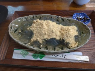 洞之園でわらび餅