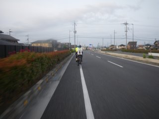 まずは西に進む