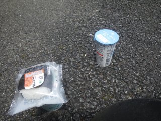 PC2でカップラーメンとおにぎりで補給